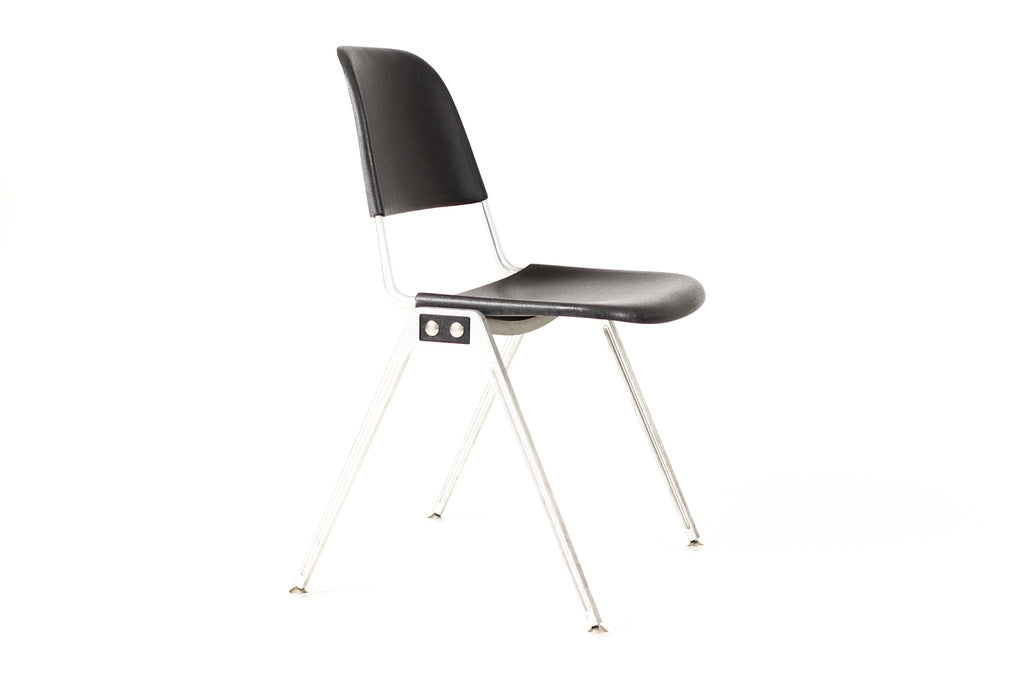 #2257 — Vintage Mid Century Model #1601 Stacking Dining Chairs — Don Albinson for Knoll International — Set of Eight