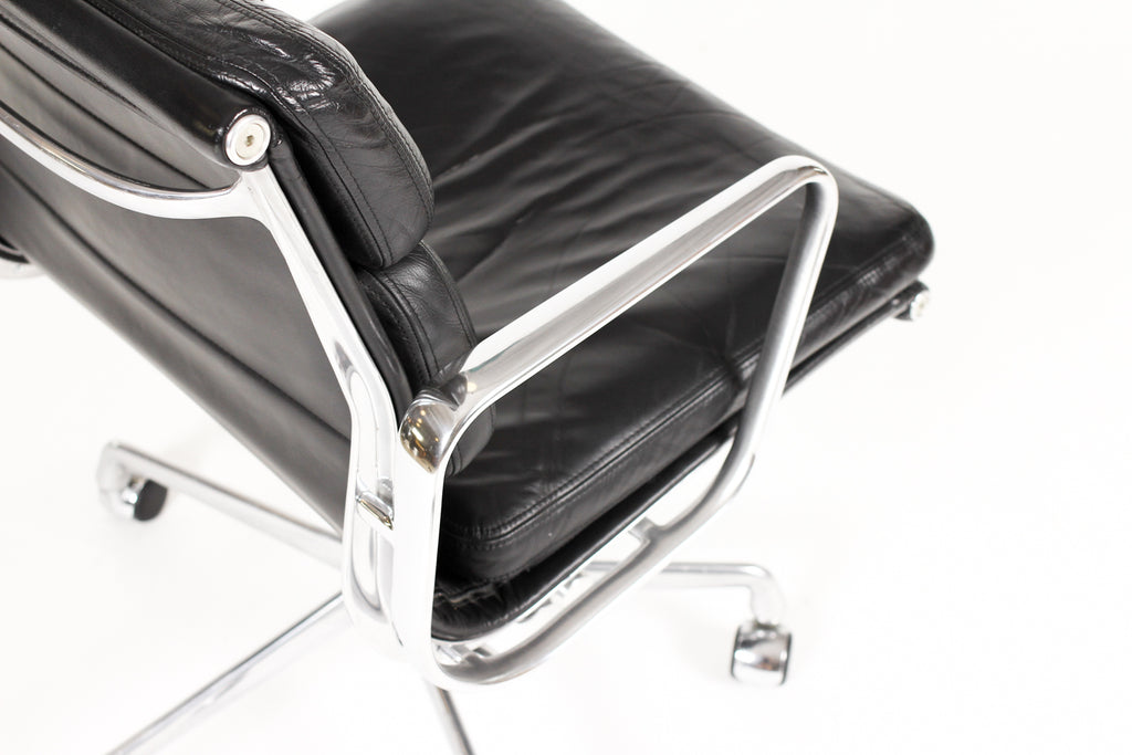 #2150 — Mid Century Vintage Aluminum Group Soft Pad Desk Chair — Charles Eames for Herman Miller — Black Leather