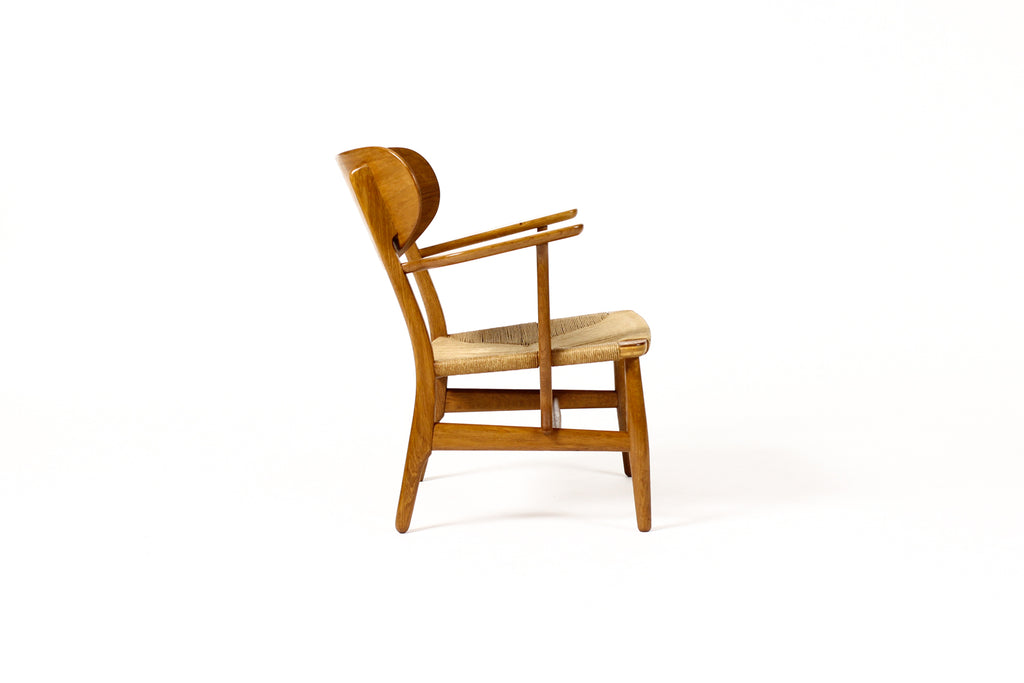 #1829 – Danish Modern / Mid Century Oak Lounge / Armchair – Hans Wegner for Carl Hansen — Model CH22 — A