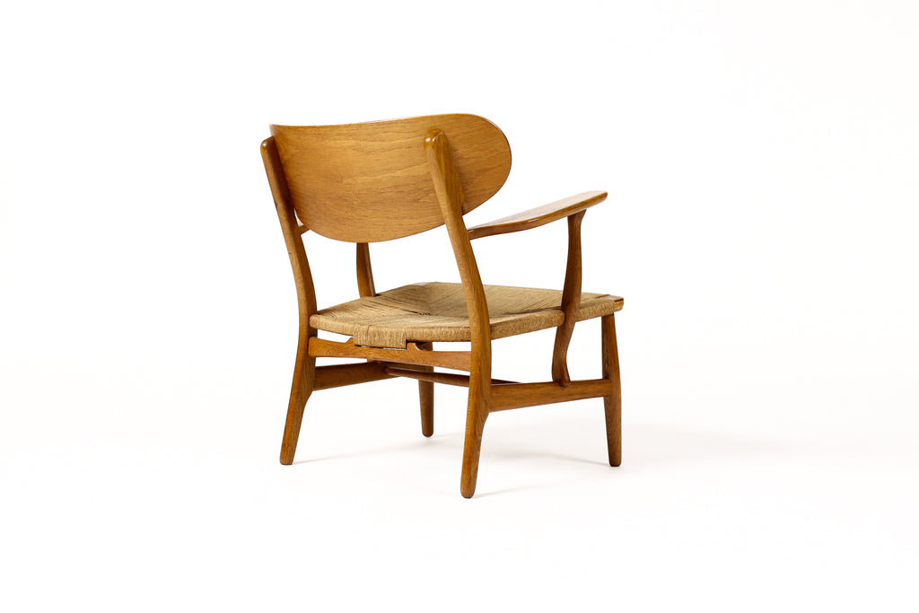 #1829 – Danish Modern / Mid Century Oak Lounge / Armchair – Hans Wegner for Carl Hansen — Model CH22 — A