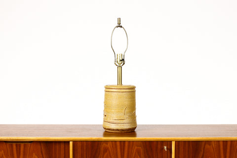 #1936 — Mid Century Vintage Table Lamp — Bob Kinzie for Affiliated Craftsmen — Abstract Texture —Mustard Yellow Glaze