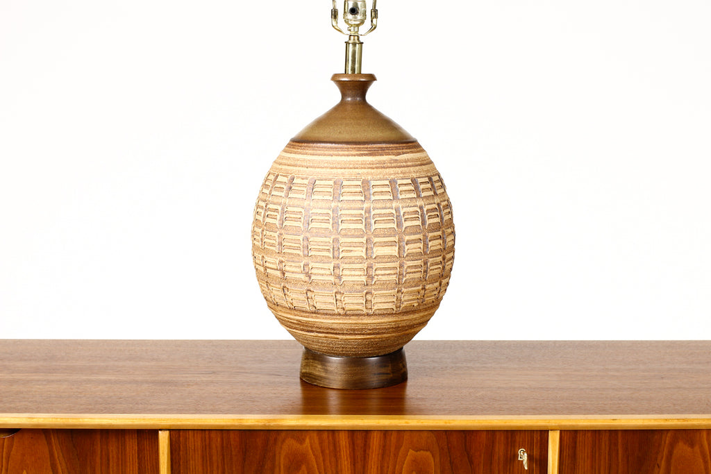 #1940 — Mid Century Vintage Table Lamp — Bob Kinzie for Affiliated Craftsmen — Textured facade —Raw stoneware + Green Glaze