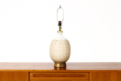 #1792 — Mid Century Vintage Table Lamp — Textured facade — Bob Kinzie for Affiliated Craftsmen — Light Gray Glaze