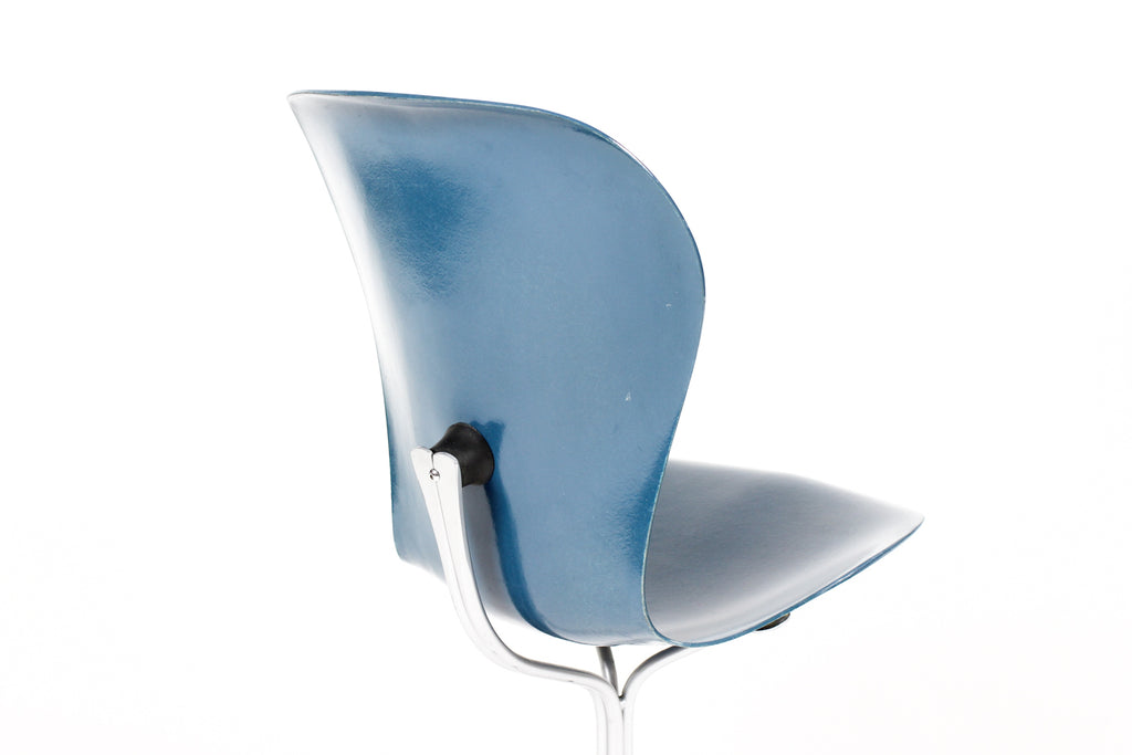 #2087 — Mid Century Vintage Space Age Ion Chair — Gideon Kramer — Blue Fiberglass
