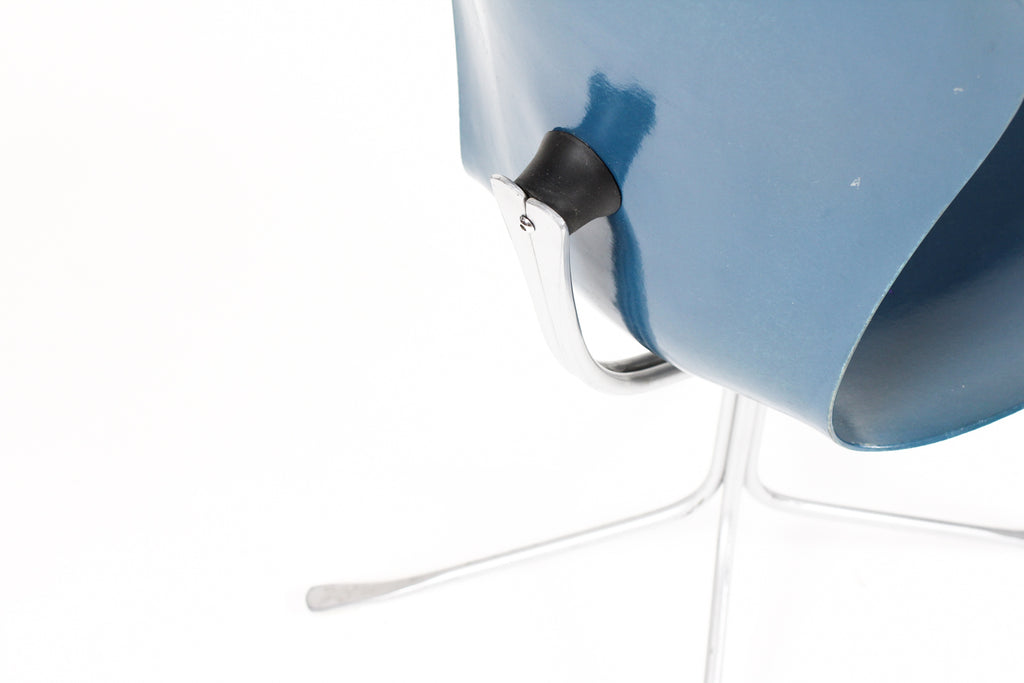 #2087 — Mid Century Vintage Space Age Ion Chair — Gideon Kramer — Blue Fiberglass