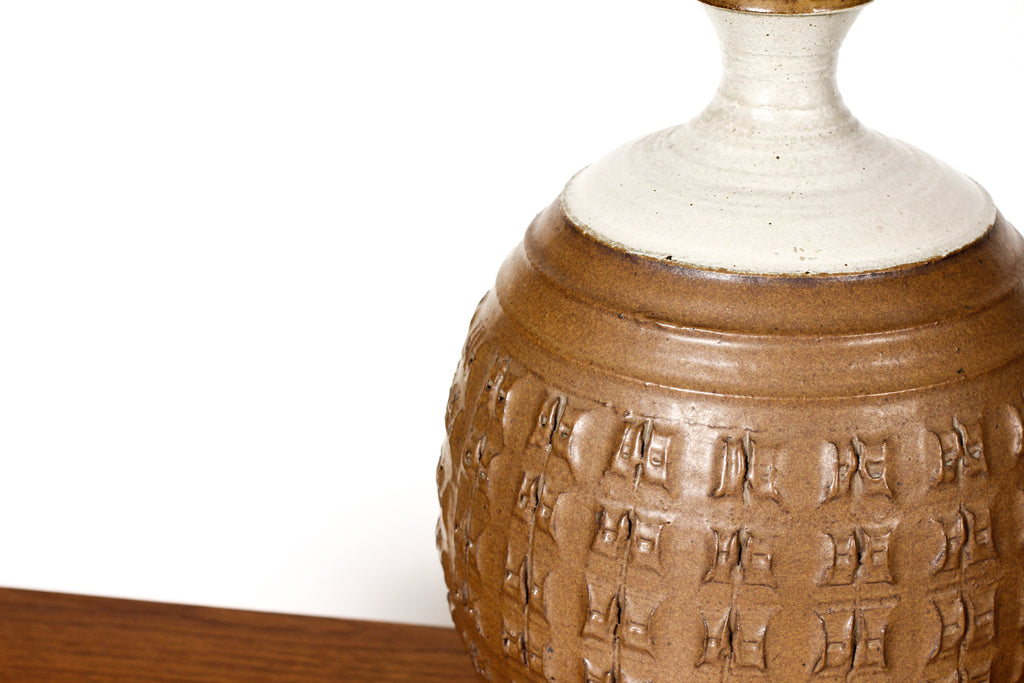#1871 — Mid Century Vintage Table Lamp — Bob Kinzie for Affiliated Craftsmen — Textured facade —Brown + Beige Glaze
