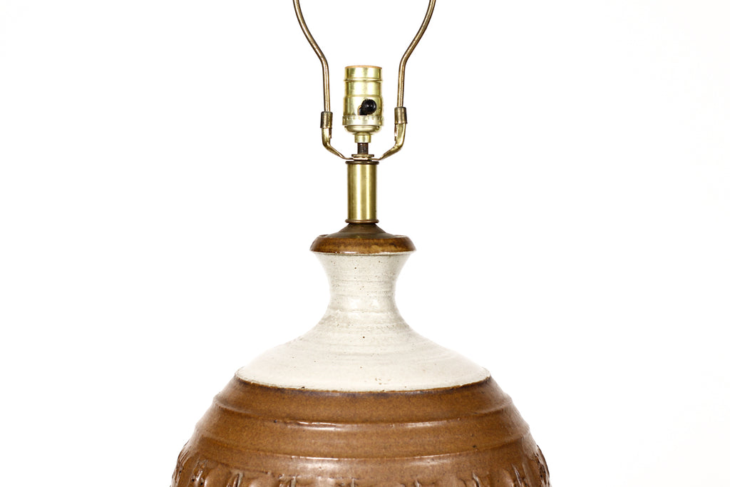 #1871 — Mid Century Vintage Table Lamp — Bob Kinzie for Affiliated Craftsmen — Textured facade —Brown + Beige Glaze